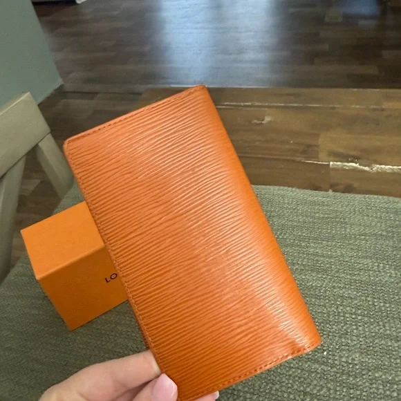Louis Vuitton Orange Epi Leather Card Holder - Picture 2 of 5